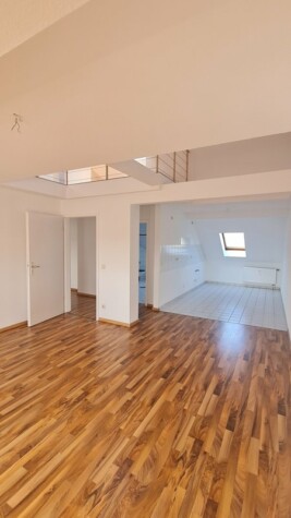 Zentrumsnahes Wohnen … Schöne DG-Maisonette Wohnung mit Fahrstuhl!, 09111 Chemnitz, Dachgeschosswohnung