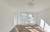 Selbst einziehen oder vermieten! Barrierefrei und zentrumsnah! Mit Stellplatz! - Wohnzimmer_