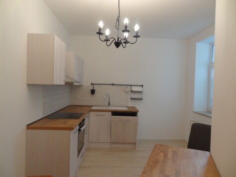 Einbauküche, Laminatboden und schickes Badmöbel inklusive… was will man mehr!, 09130 Chemnitz, Etagenwohnung