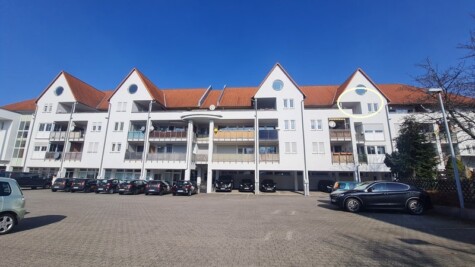 Sonnige DG-Wohnung mit Balkon u. TG-Stellplatz!, 09212 Limbach-Oberfrohna, Dachgeschosswohnung