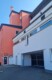 Sonnige DG-Wohnung mit Balkon u. TG-Stellplatz! - Rückansicht & Zufahrt TG