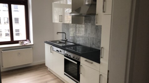 Schicke Wohnung mit Tageslichtbad und EBK … immer gut vermietbar!, 09113 Chemnitz, Etagenwohnung