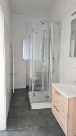 Klein, fein, mein … schickes Bad plus Einbauküche!, 09337  Hohenstein-Ernstthal, Etagenwohnung