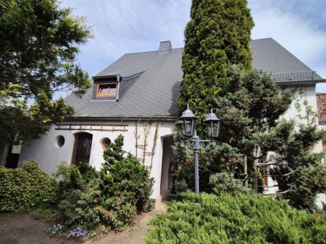 Individuelles EFH mit Charme sucht neue Eigentümer!, 09337 Hohenstein-Ernstthal, Einfamilienhaus