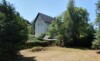 Sie haben Glück! Zauberhaftes Grundstück mit Einfamilienhaus zu verkaufen. - Blick Richtung Nachbar