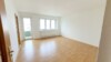 Entspannt umziehen! 1 Kaltmiete geschenkt! Süße zwei Zimmer mit Balkon in Adelsberg! - Wohnzimmer
