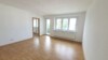 Entspannt umziehen! 1 Kaltmiete geschenkt! Süße zwei Zimmer mit Balkon in Adelsberg! - Wohnzimmer.