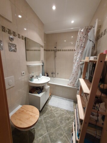 Zauberhafte Wohnung am Campus! Mit Einbauküche!, 09126 Chemnitz, Etagenwohnung